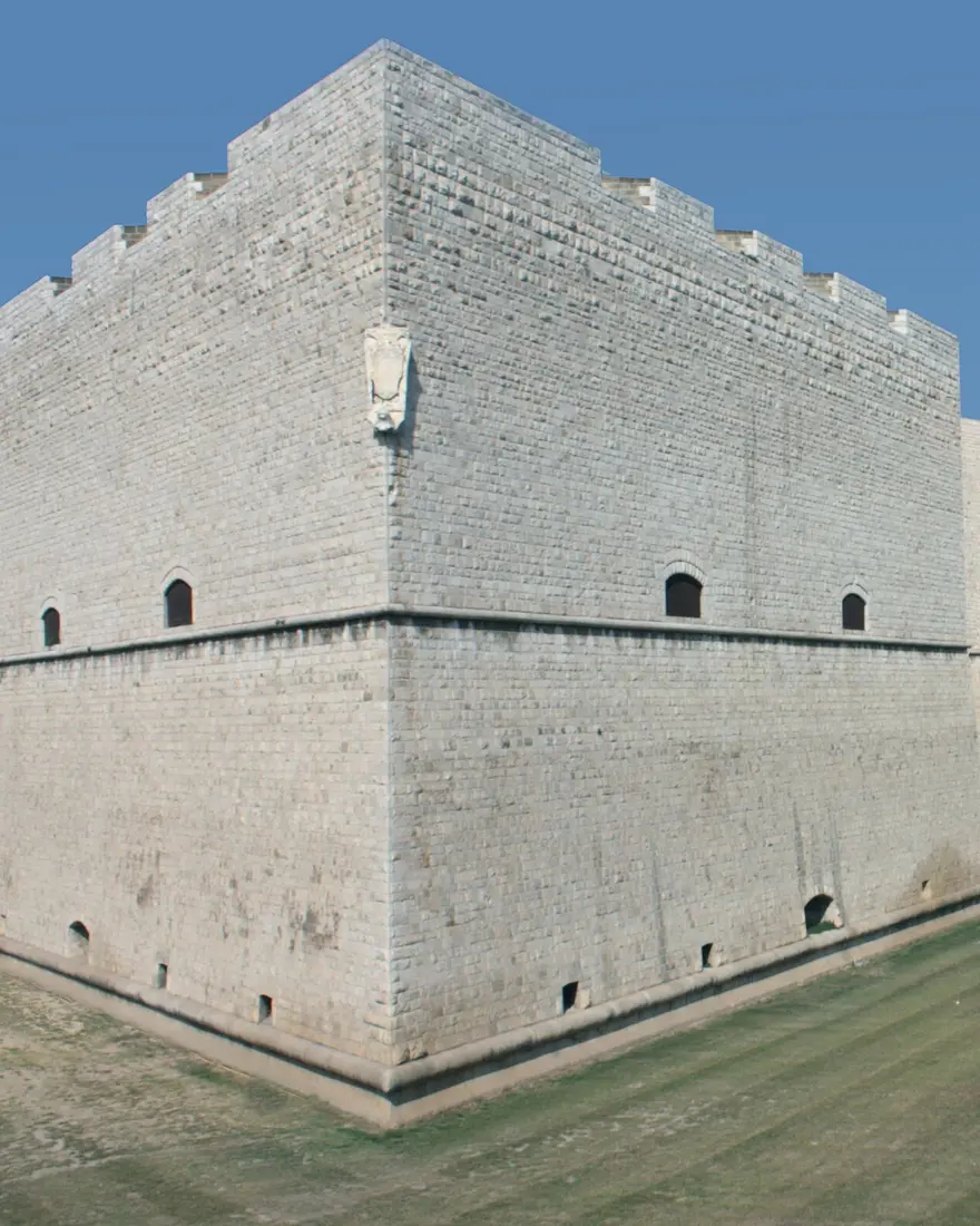 Un bastione del Castello di Barletta