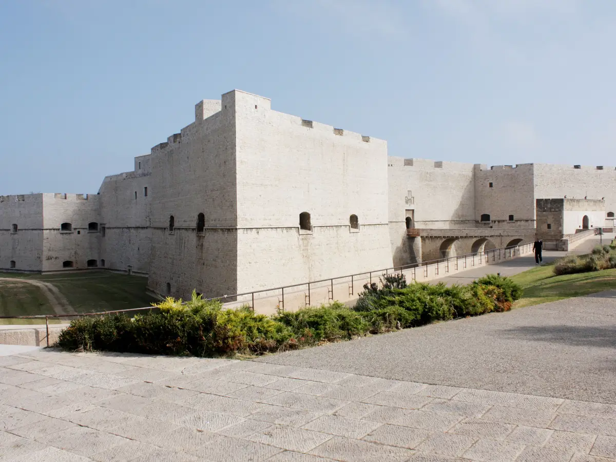Il Castello di Barletta in una giornata di sole